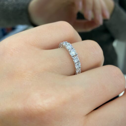 FLOWY ETERNITY RING